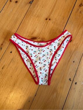 NWOT Grey Bandit Wild Cherry Moderate Bikini Bottom